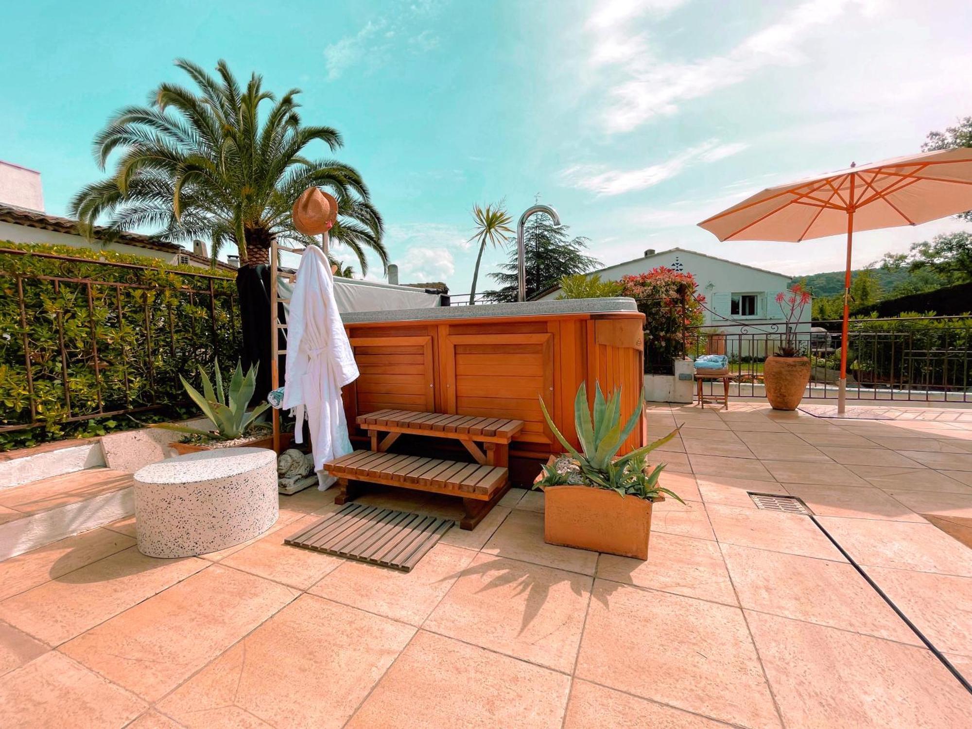 Provencale Golfe St Tropez Climatisee Piscine Chauffee, Spa, Billard, Wifi Debit Pro Villa Gassin