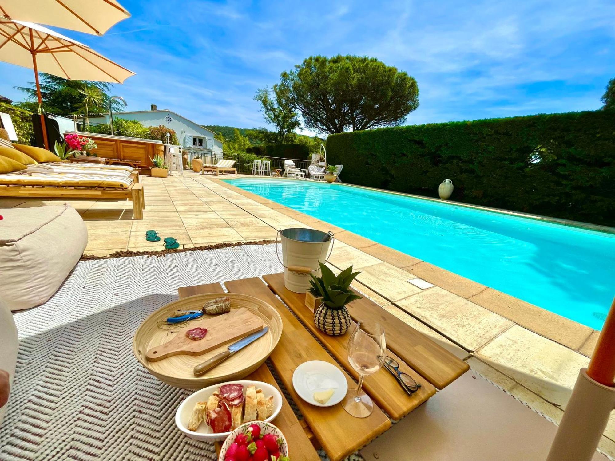 Provencale Golfe St Tropez Climatisee Piscine Chauffee, Spa, Billard, Wifi Debit Pro Villa Gassin